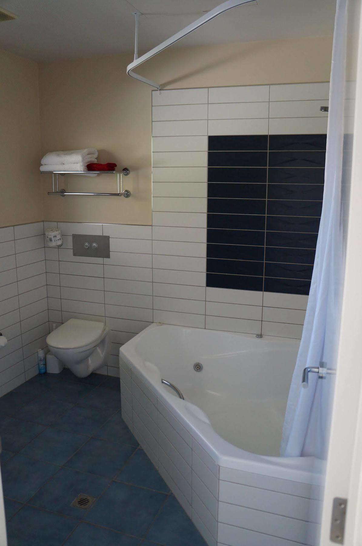 Beaches Нельсон Экстерьер фото Bathroom in a hotel